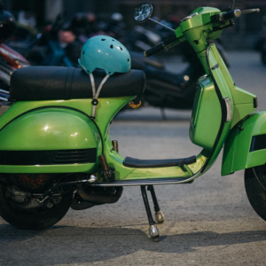 Pre-owned Bright Green Retro Classic Electric Scooter – Nostalgic Style Commuter