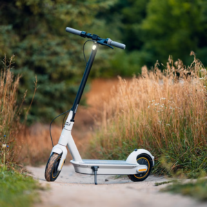 Lightweight Pre-owned Electric Scooter (Fresh White)